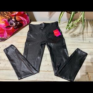 NWT❤️SPANX faux leather leggings-Large